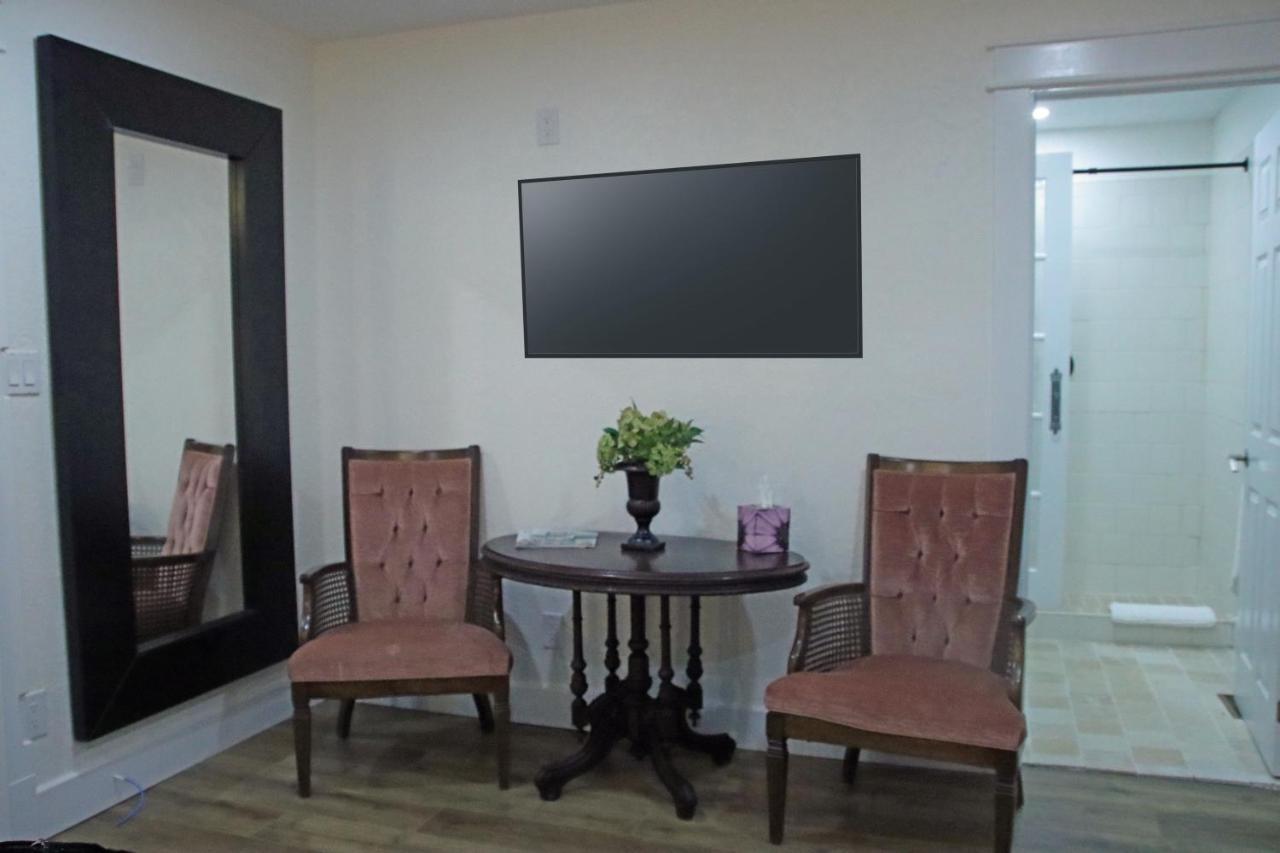 Villa Di Casa - Boutique Hotel Уелингтън Екстериор снимка