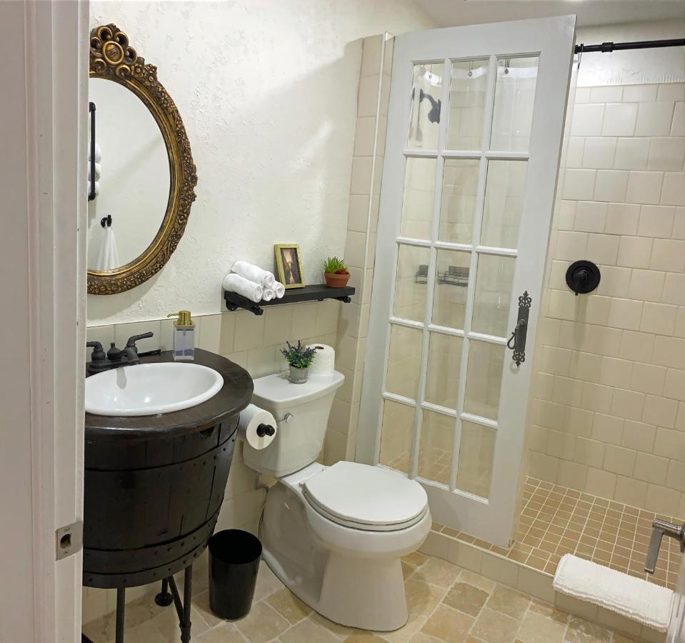 Villa Di Casa - Boutique Hotel Уелингтън Екстериор снимка