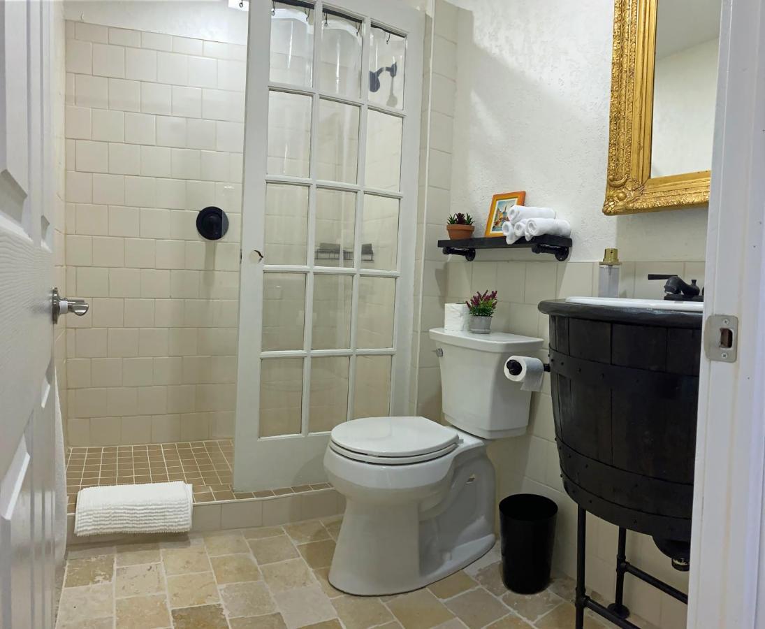 Villa Di Casa - Boutique Hotel Уелингтън Екстериор снимка