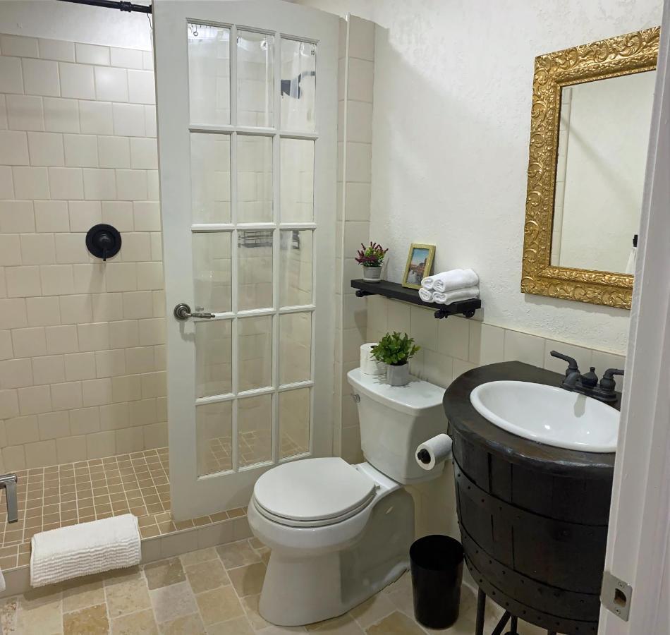 Villa Di Casa - Boutique Hotel Уелингтън Екстериор снимка