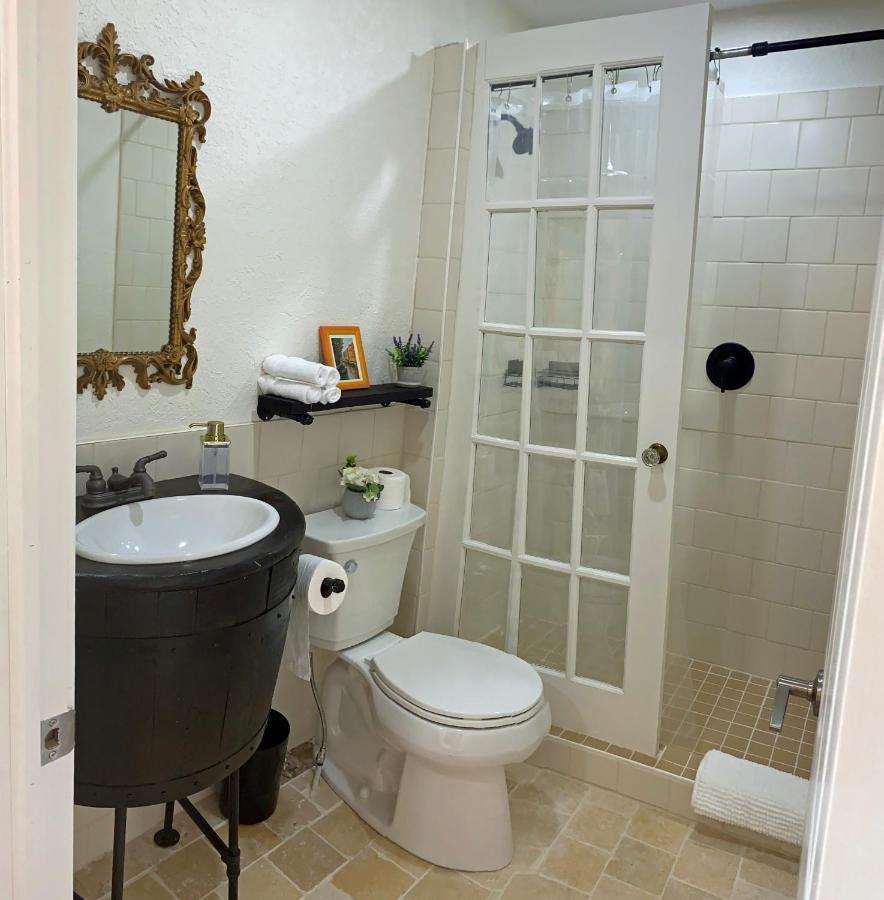 Villa Di Casa - Boutique Hotel Уелингтън Екстериор снимка