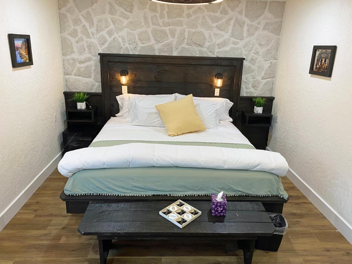 Villa Di Casa - Boutique Hotel Уелингтън Екстериор снимка
